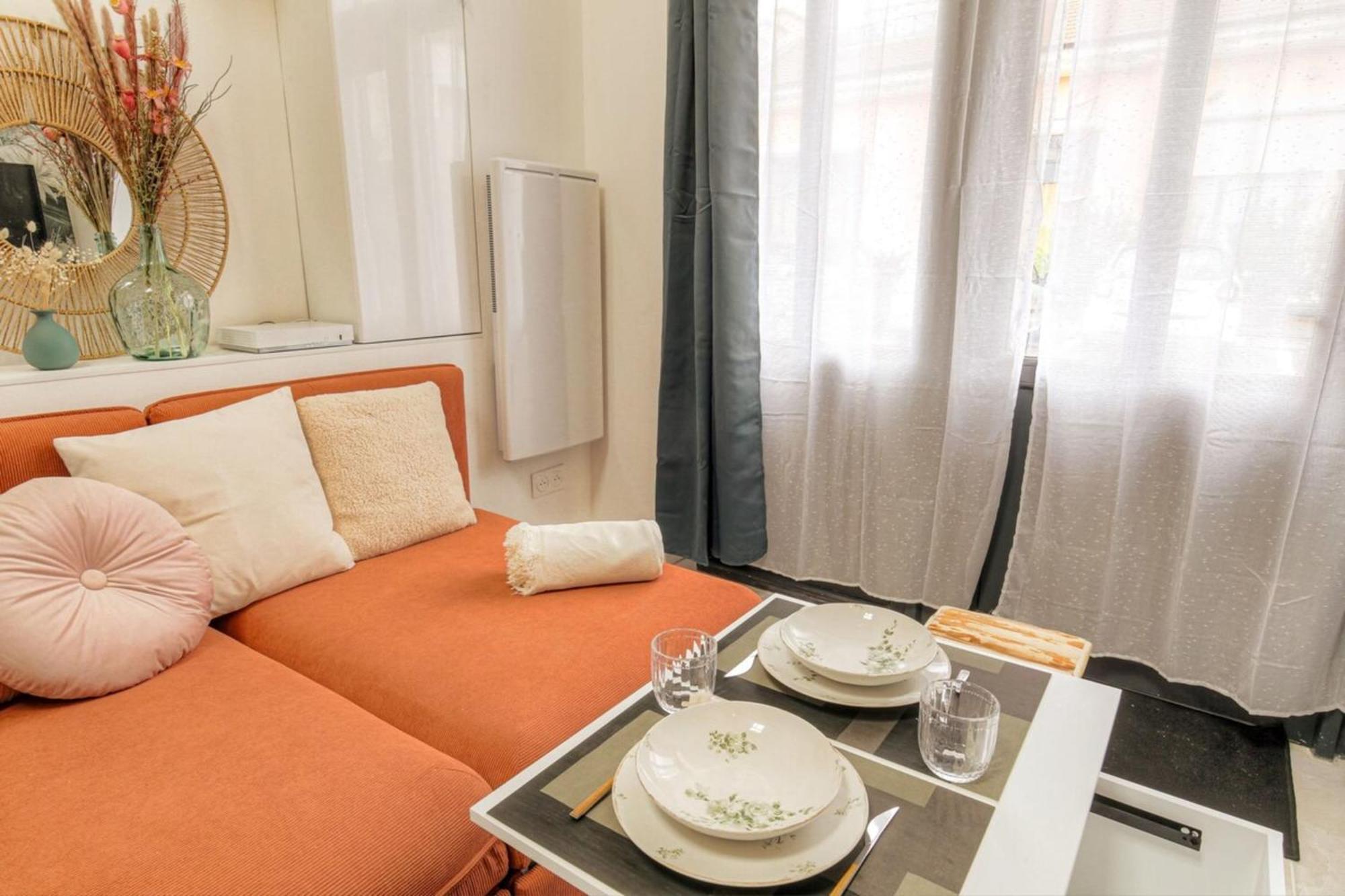 Atypique Et Reposant Avec Parking Gratuit Apartment Villeurbanne Bagian luar foto